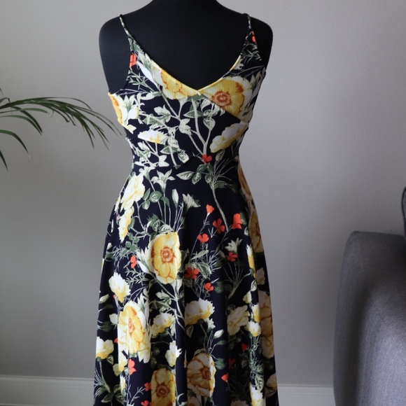 Soprano Dresses & Skirts - NWT Soprana Floral Print Midi Dress